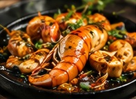 Mariscos cocinados en una sartén · Imagen ilustrativa generada con IA